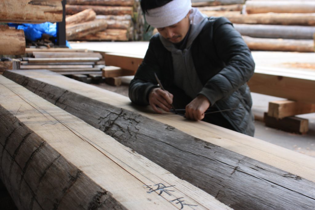 紬建築土壁石場建て伝統構法